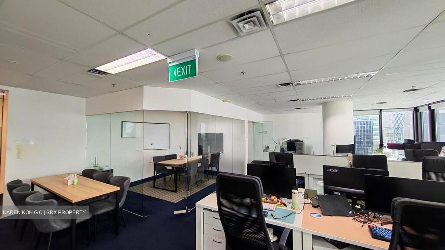 Hsbc Building (D1), Office #567582461